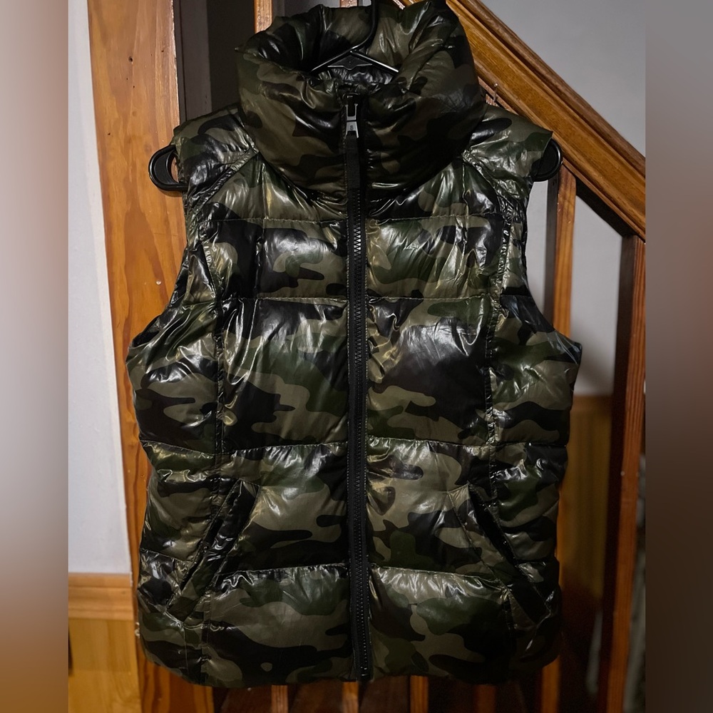 S13 New York Shiny Camo Puffer Zip Vest, Women’s M warm cozy stylish casual